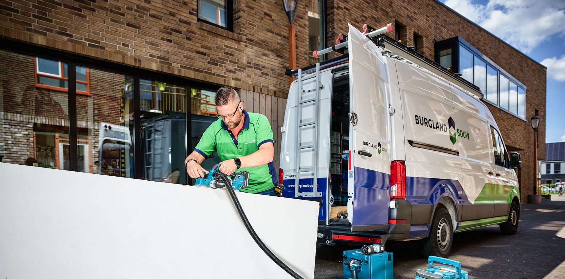 ICT staat nooit stil. Burgland Bouw zorgt daarom met IDB4ict al jaren voor een stabiele IT-werkomgeving voor de medewerkers.